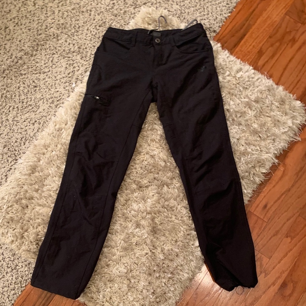 North Face black button closure crop cargo pant
